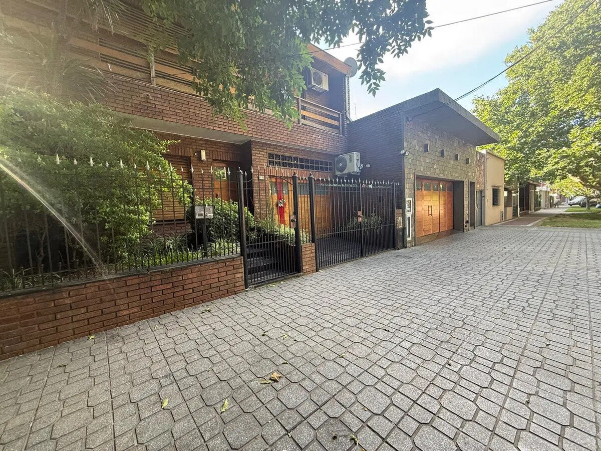 Venta Casa Lote Doble Pileta Permuta Banfield Barrio Inglés — foto 5