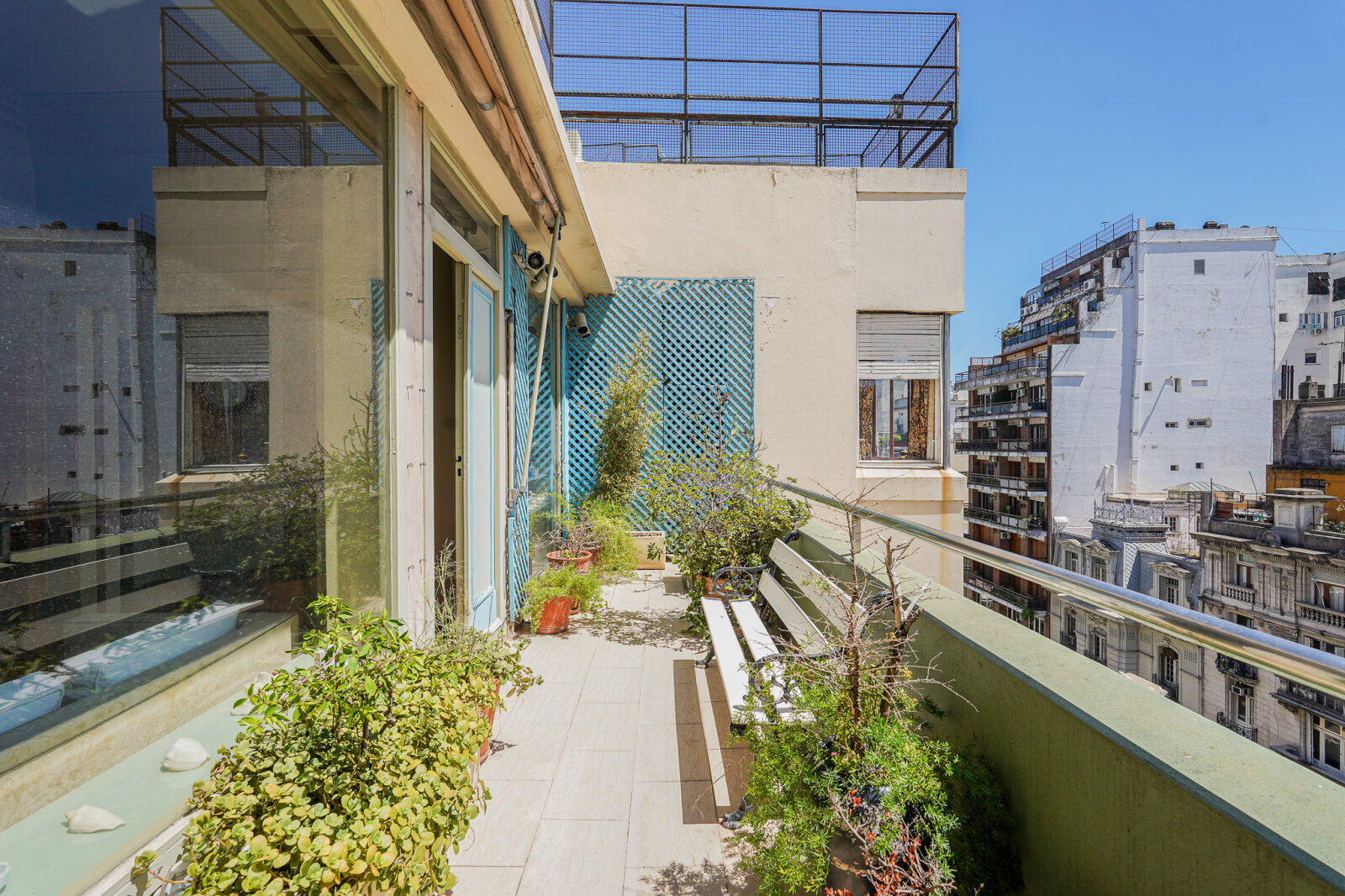 VENTA DE EXCELENTE PISO 5 AMBIENTES C/BALCÓN ATERRAZADO AL FRENTE, DEPENDENCIA Y BAULERA EN RETIRO — foto 2
