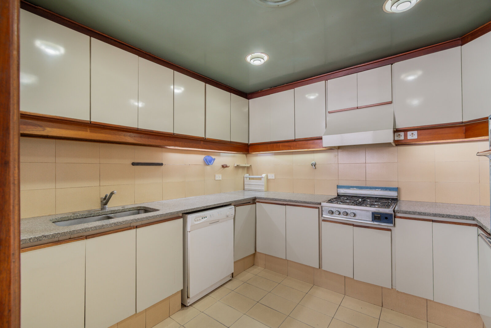 VENTA DE EXCELENTE PISO 5 AMBIENTES C/BALCÓN ATERRAZADO AL FRENTE, DEPENDENCIA Y BAULERA EN RETIRO — foto 3