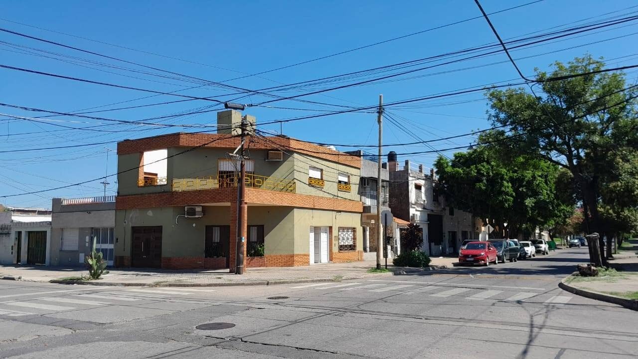 CASA PLANTA ALTA DE 3 DORMITORIOS CON GARAGE ALQUILER - 2