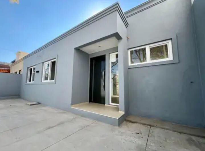 VENTA CASA TRES DORMITORIOS FISHERTON A ESTRENAR
