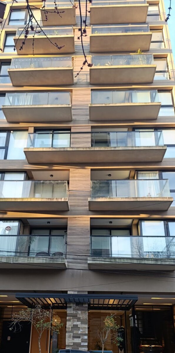 Venta Departamento 4 ambientes c/ cochera y baulera, en zona Plaza Mitre.
