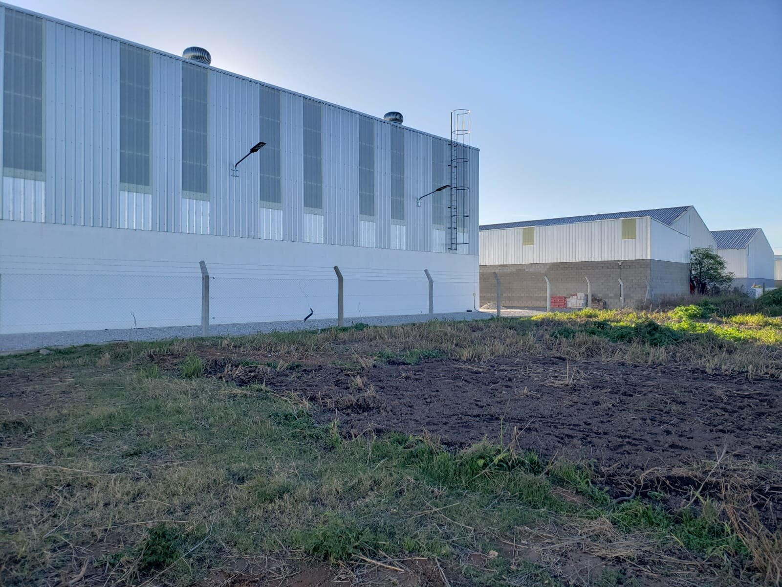 Lote en Venta 350 m2 - Área Industrial de Roldá - 5