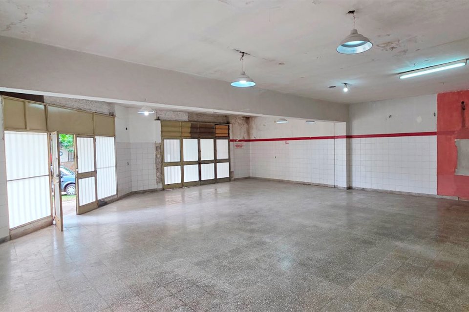 AMPLIO LOCAL COMERCIAL PUEYRREDÓN ESQ. COMODORO RIVADAVIA - 6