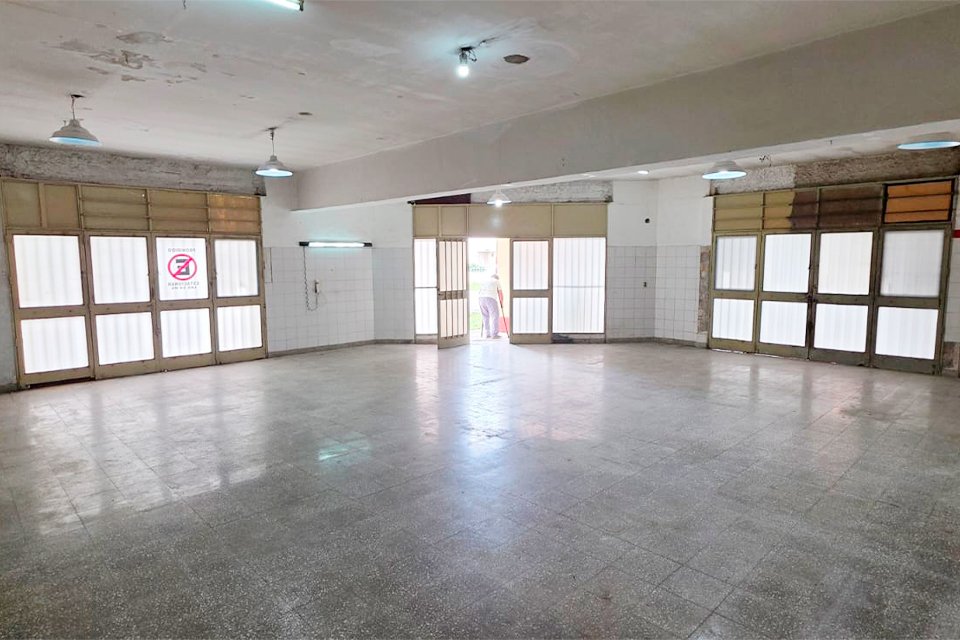AMPLIO LOCAL COMERCIAL PUEYRREDÓN ESQ. COMODORO RIVADAVIA - 4