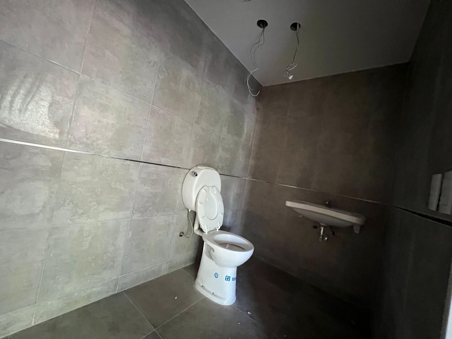 Oficina a estrenar en venta. Cocina y baños. 140m2 en una planta. - 11