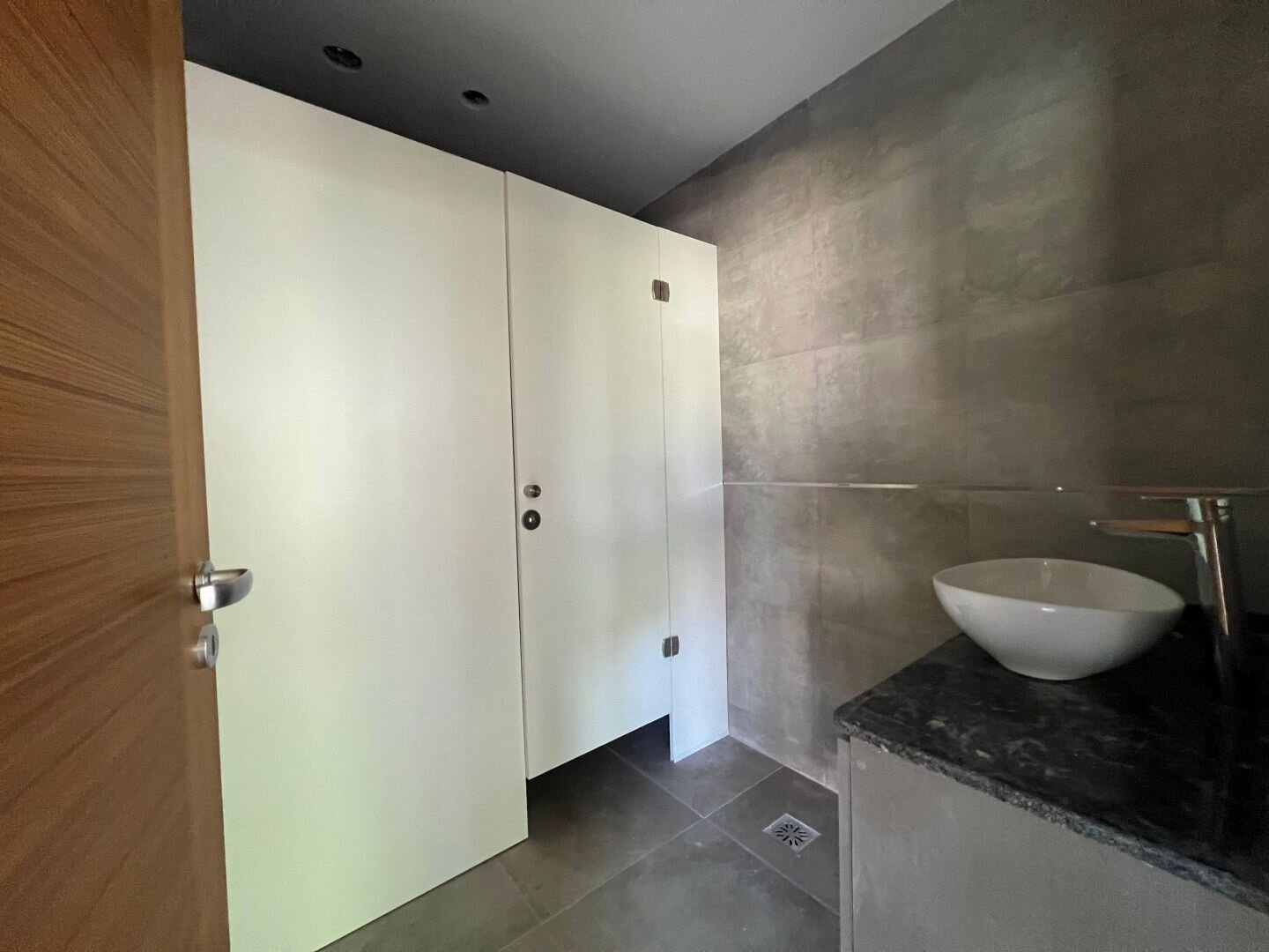 Oficina a estrenar en venta. Cocina y baños. 140m2 en una planta. - 10