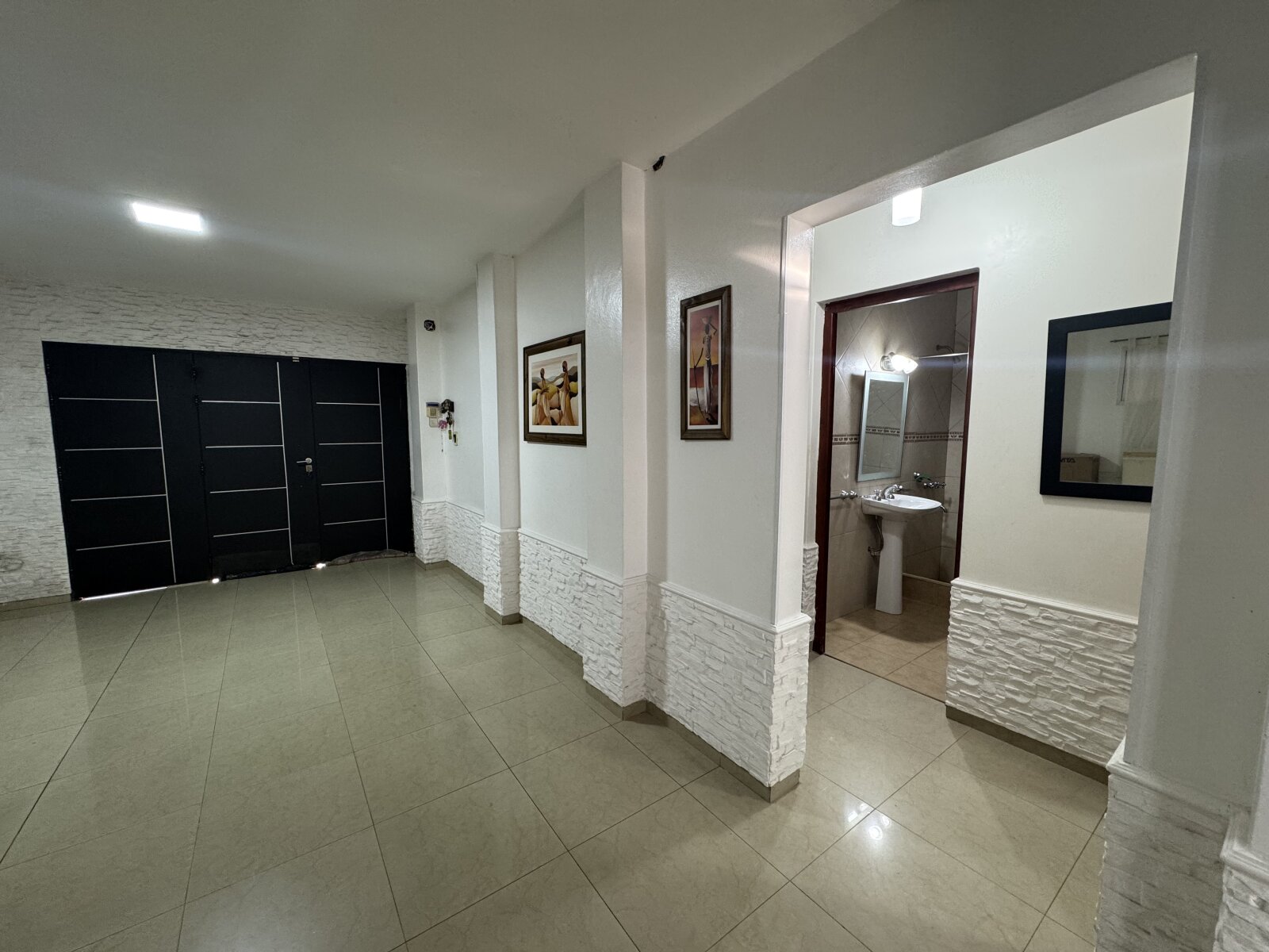 Buenos Aires 4016 - Casa de 4 dormitorios con patio, cochera, terraza y parrillero — foto 3