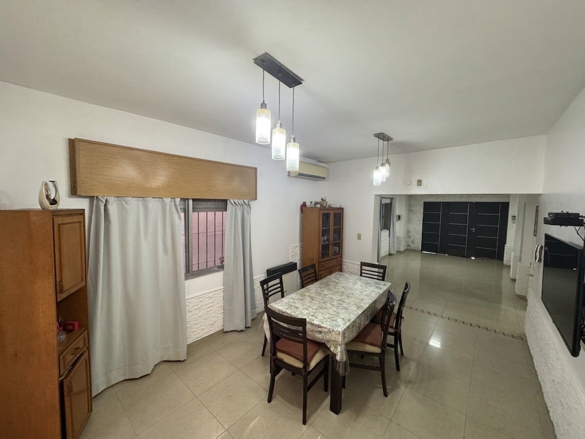Buenos Aires 4016 - Casa de 4 dormitorios con patio, cochera, terraza y parrillero — foto 10