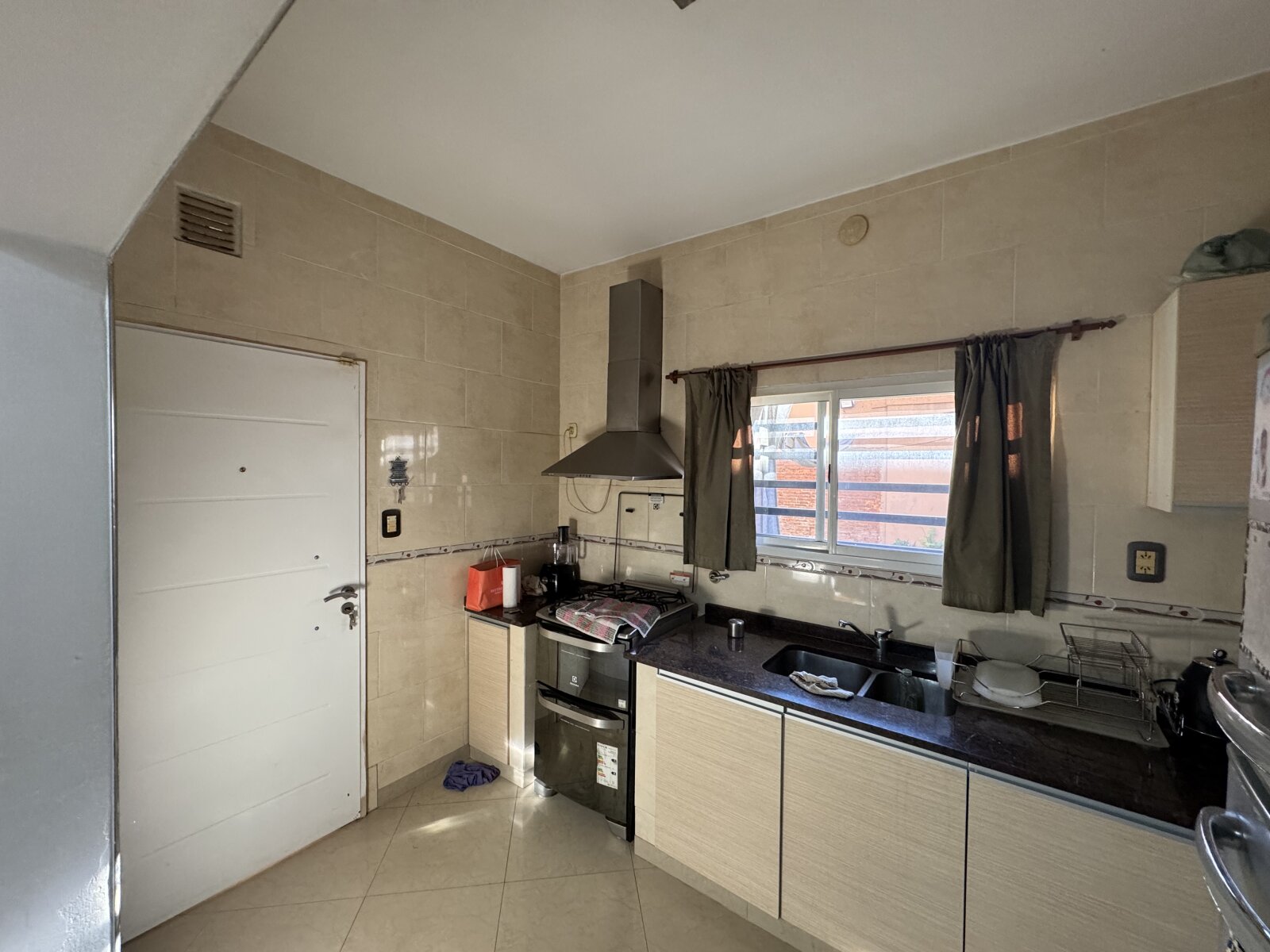 Buenos Aires 4016 - Casa de 4 dormitorios con patio, cochera, terraza y parrillero — foto 13