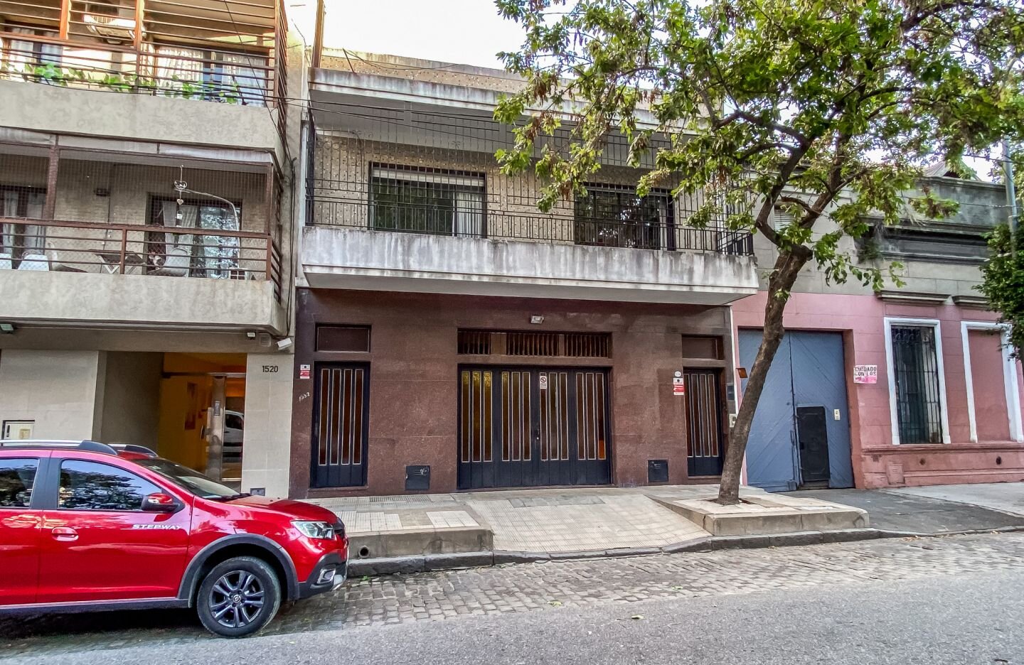 Dos casas en una: ideal para dos familias, en un terreno propio de 233 m2 - 34