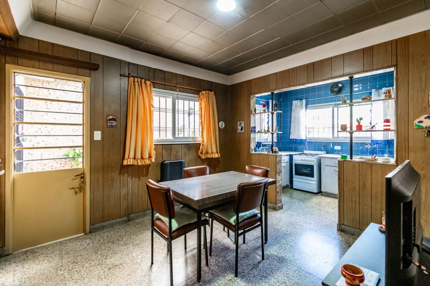 Dos casas en una: ideal para dos familias, en un terreno propio de 233 m2 - 26