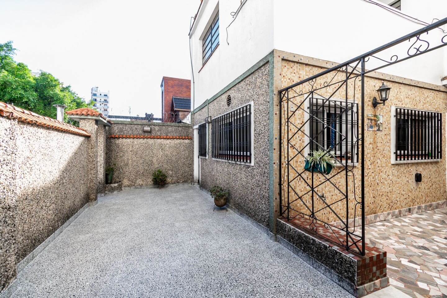 Dos casas en una: ideal para dos familias, en un terreno propio de 233 m2 - 23
