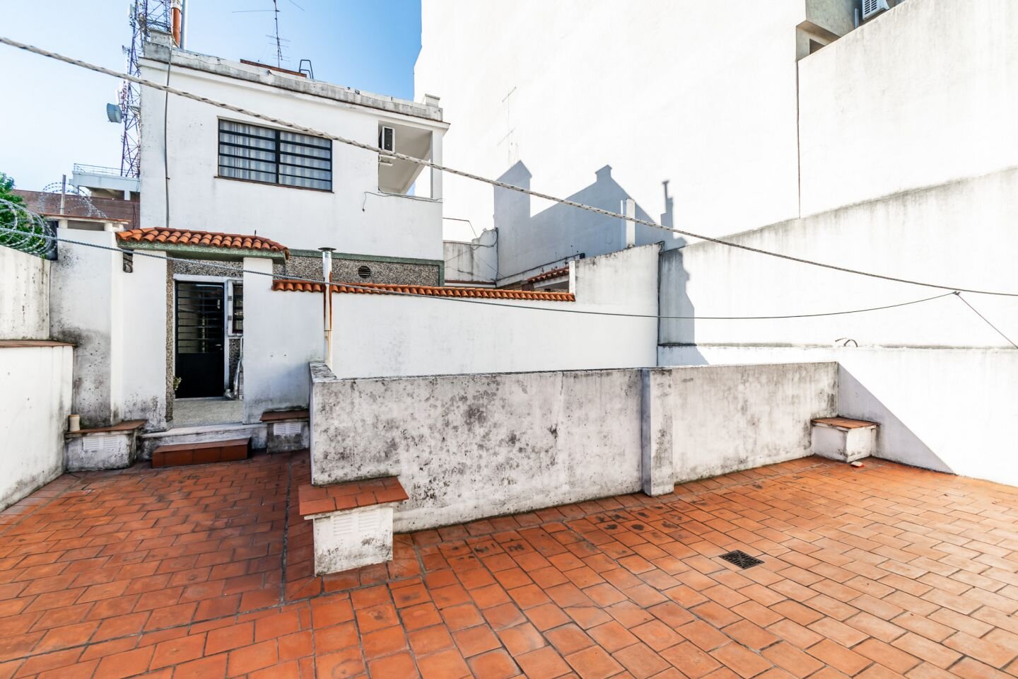 Dos casas en una: ideal para dos familias, en un terreno propio de 233 m2 - 24