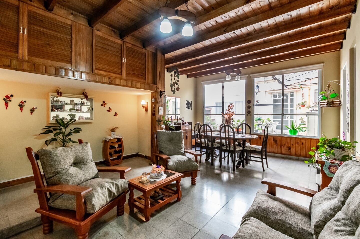 Dos casas en una: ideal para dos familias, en un terreno propio de 233 m2 - 3
