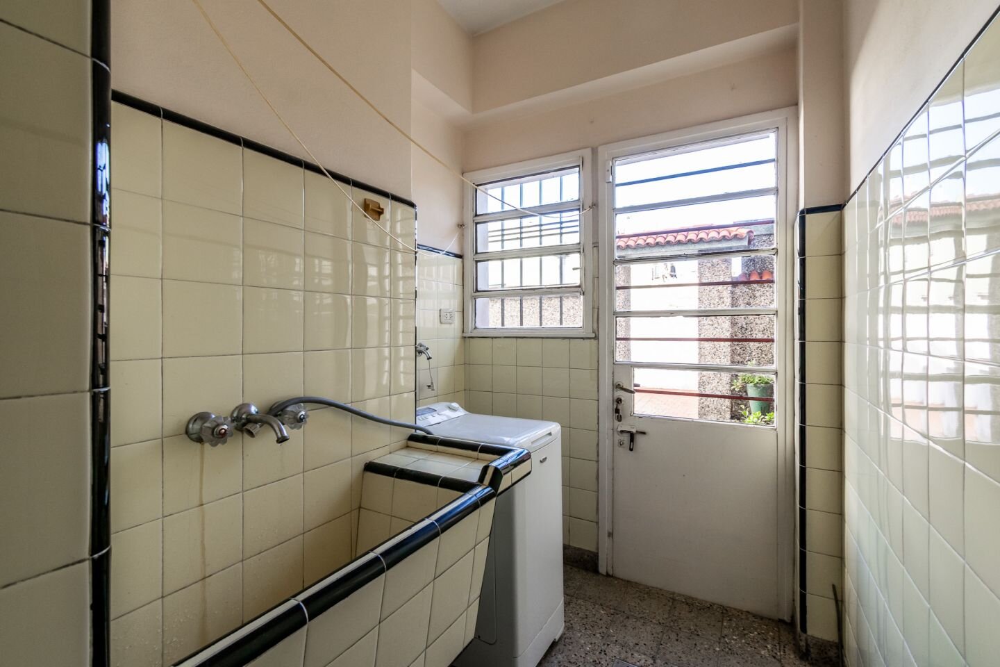 Dos casas en una: ideal para dos familias, en un terreno propio de 233 m2 - 27