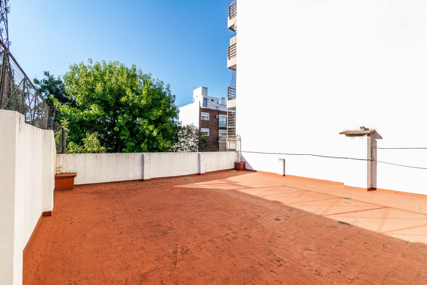 Dos casas en una: ideal para dos familias, en un terreno propio de 233 m2 - 2
