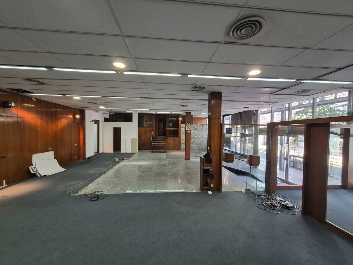 ALQUILER LOCAL COMERCIAL PB VIDRIERA DE 18 MTS DE FRENTE DOBLE ALTURA EN ROSARIO DE SANTA FE Y ALVEAR Bª CENTRO — foto 8