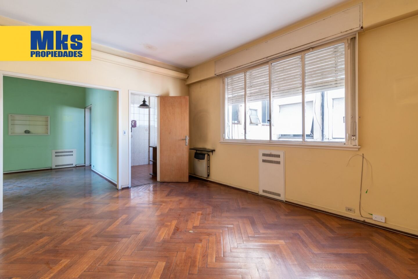 Descubrí un amplio 3 ambientes con dependencia y balcón aterrazado al frente.