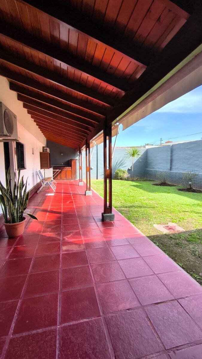 CASA EN VENTA | BARRIO LAS ROSAS | 3 DORMITORIOS | QUINCHO | COCHERA PARA 3 VEHÍCULOS - 11