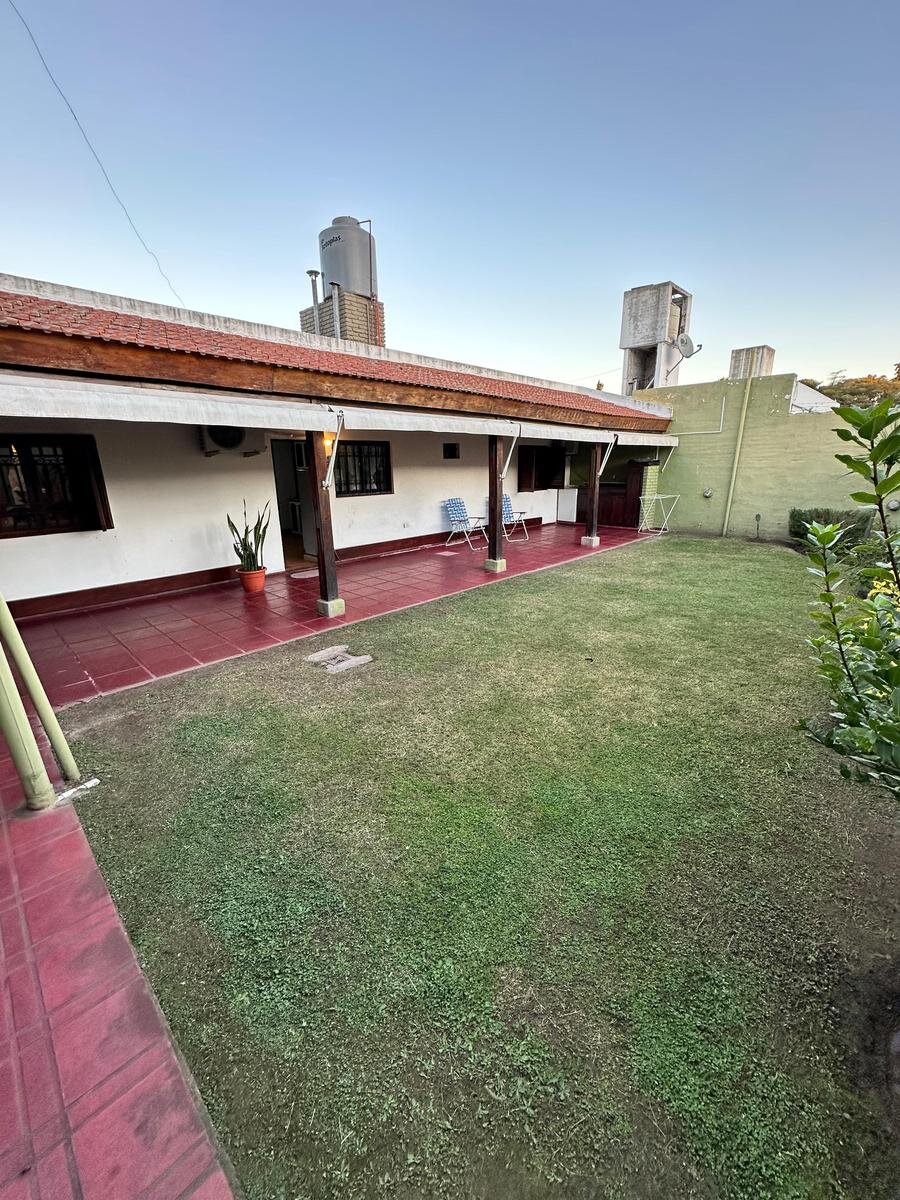 CASA EN VENTA | BARRIO LAS ROSAS | 3 DORMITORIOS | QUINCHO | COCHERA PARA 3 VEHÍCULOS - 13
