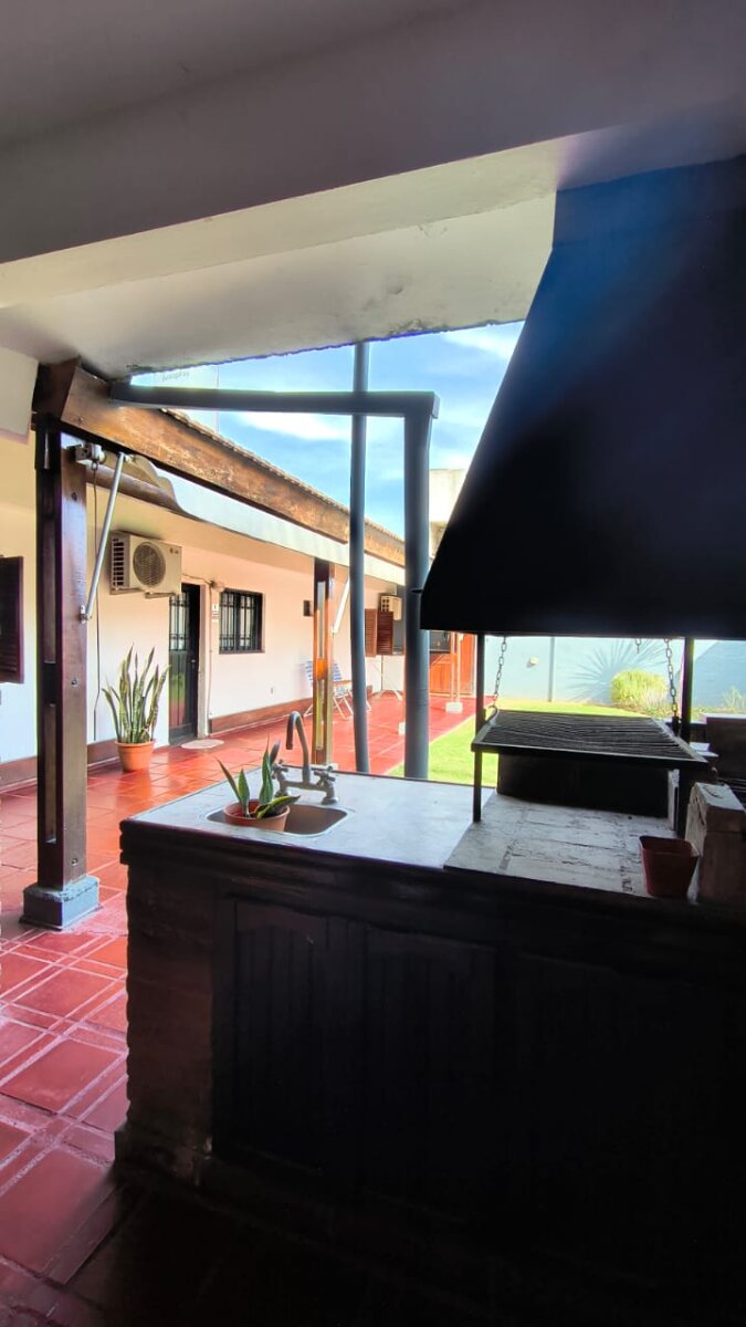 CASA EN VENTA | BARRIO LAS ROSAS | 3 DORMITORIOS | QUINCHO | COCHERA PARA 3 VEHÍCULOS - 10