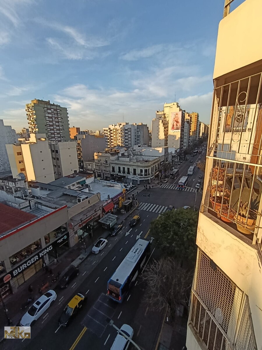 EXCELENTE OFICINA/CONSULTORIO – PISO ALTO – MUY LUMINOSO – CABALLITO - 24