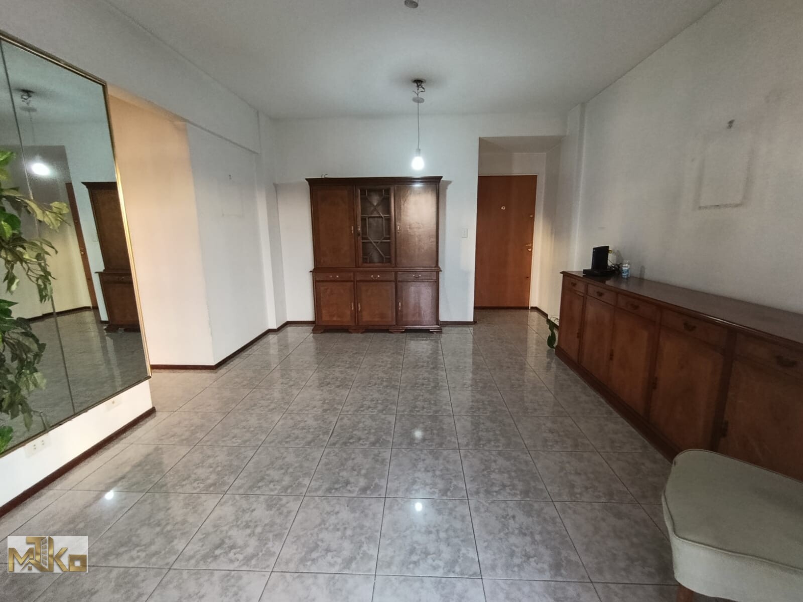 EXCELENTE OFICINA/CONSULTORIO – PISO ALTO – MUY LUMINOSO – CABALLITO - 10