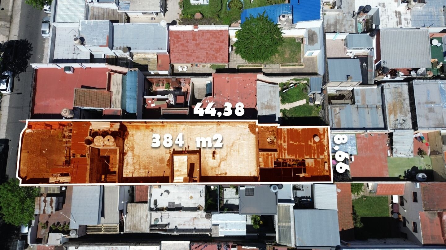 Lote 8,66 x 44,38 con galpón y departamentos a refaccionar – Barracas