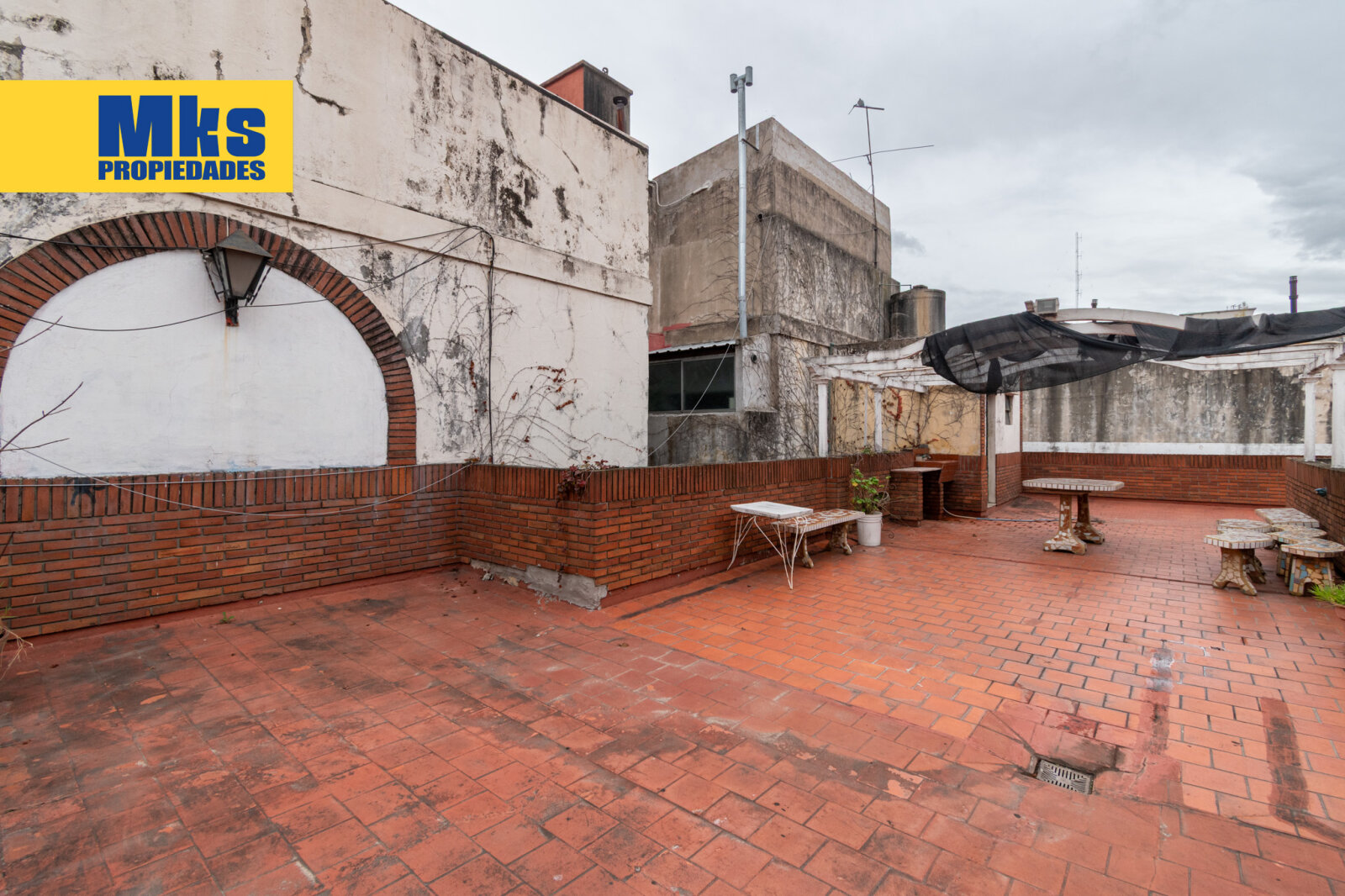 ¡Retasada! Casa con cochera en venta. 4 ambientes. A reciclar. - 37