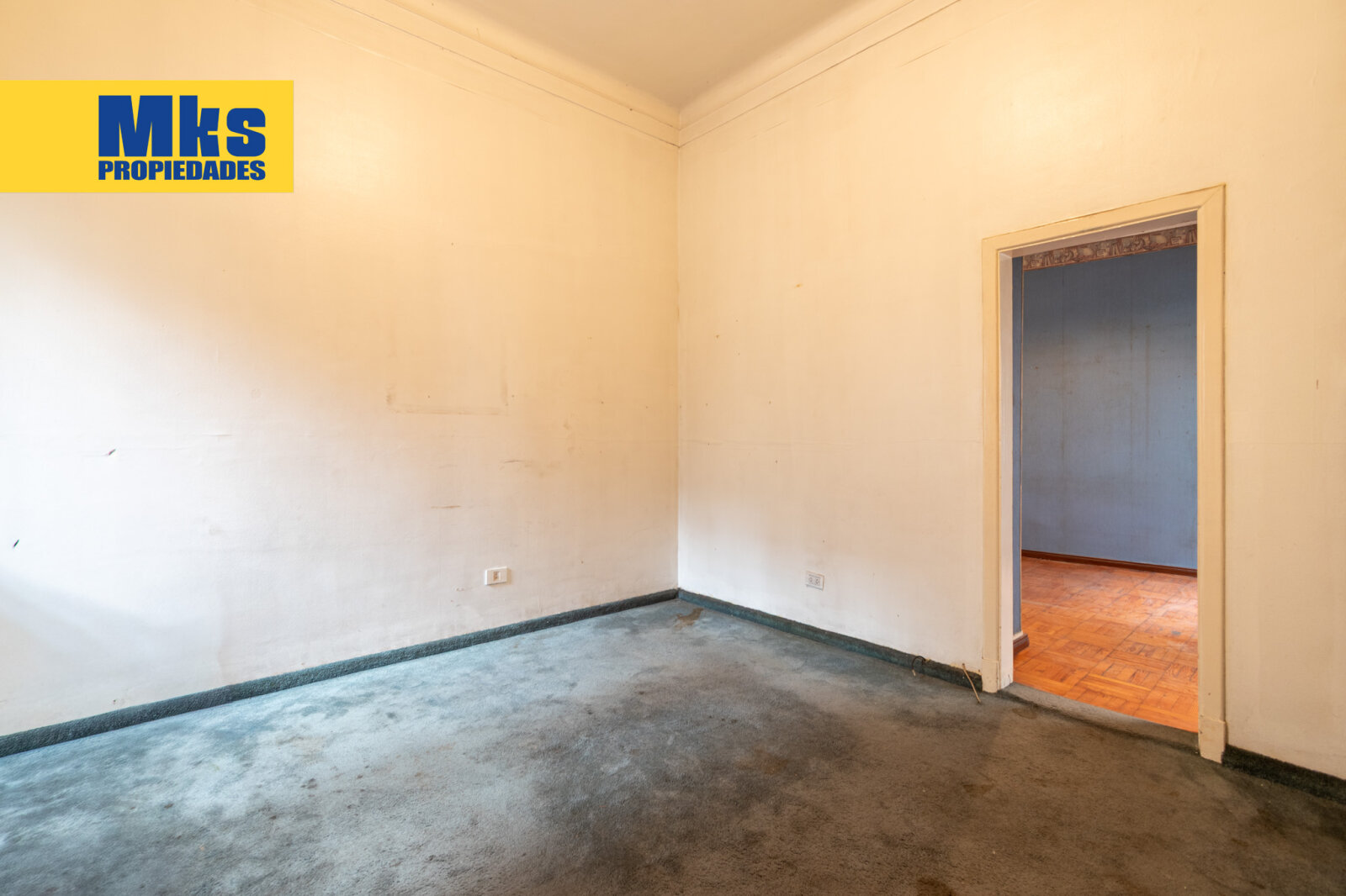 ¡Retasada! Casa con cochera en venta. 4 ambientes. A reciclar. - 14