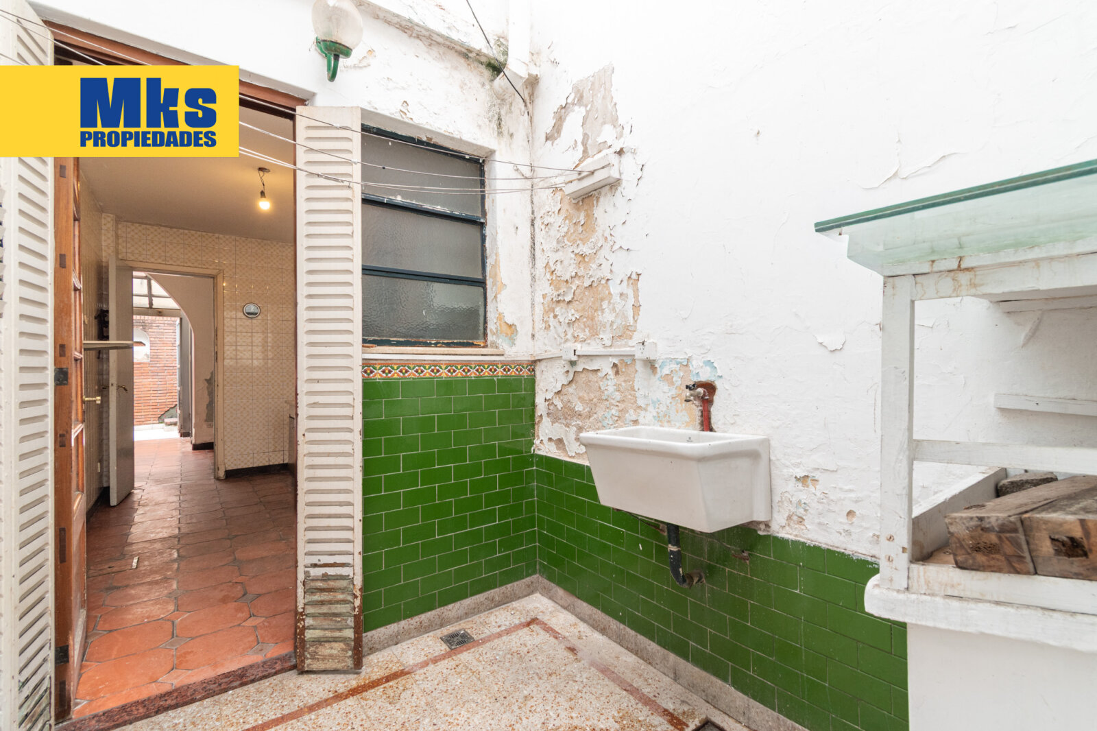 ¡Retasada! Casa con cochera en venta. 4 ambientes. A reciclar. - 9