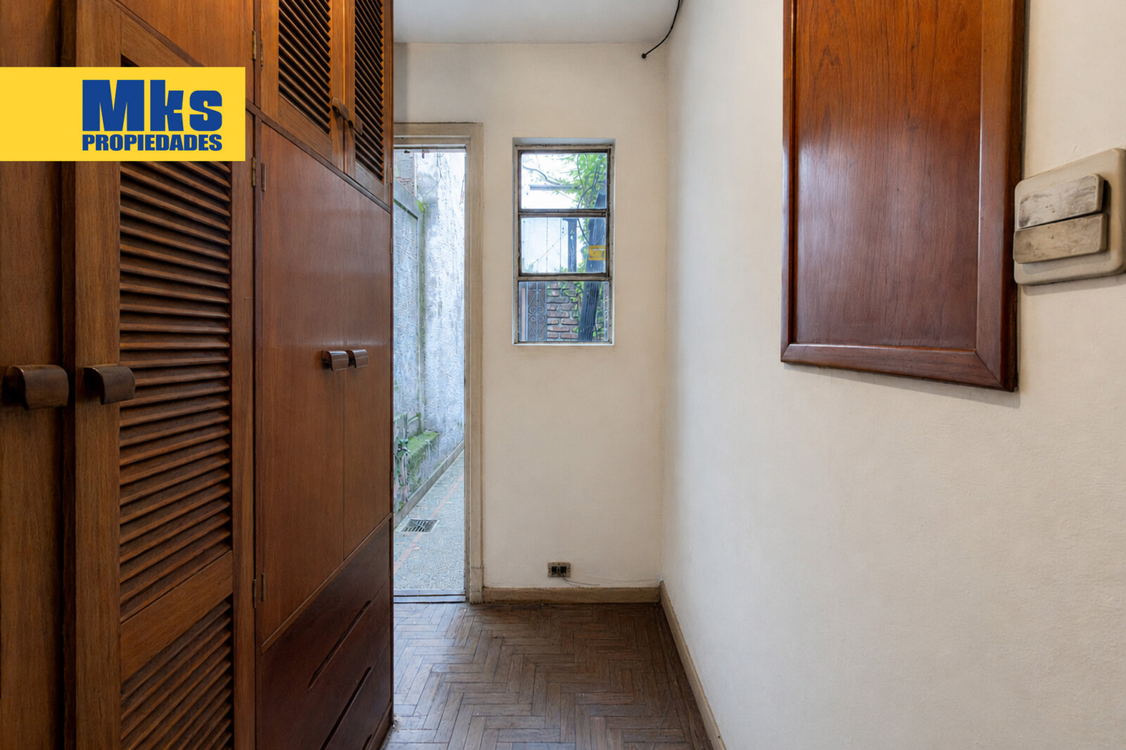 ¡Retasada! Casa con cochera en venta. 4 ambientes. A reciclar. - 19