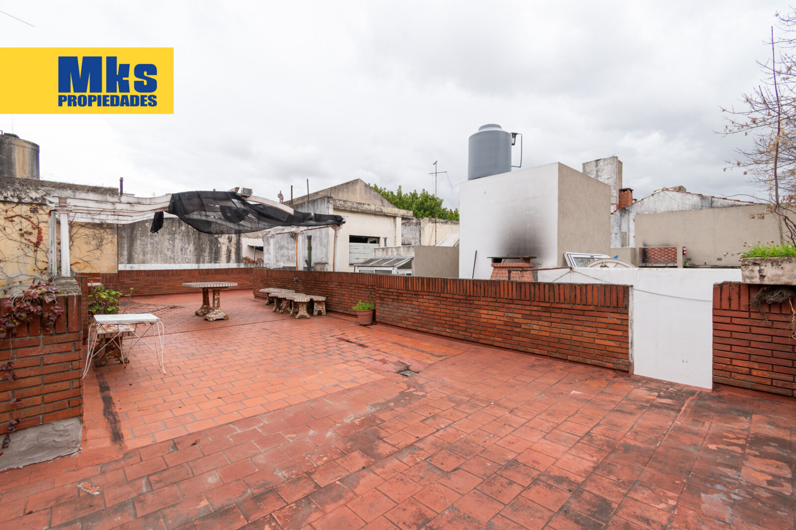 ¡Retasada! Casa con cochera en venta. 4 ambientes. A reciclar. - 39