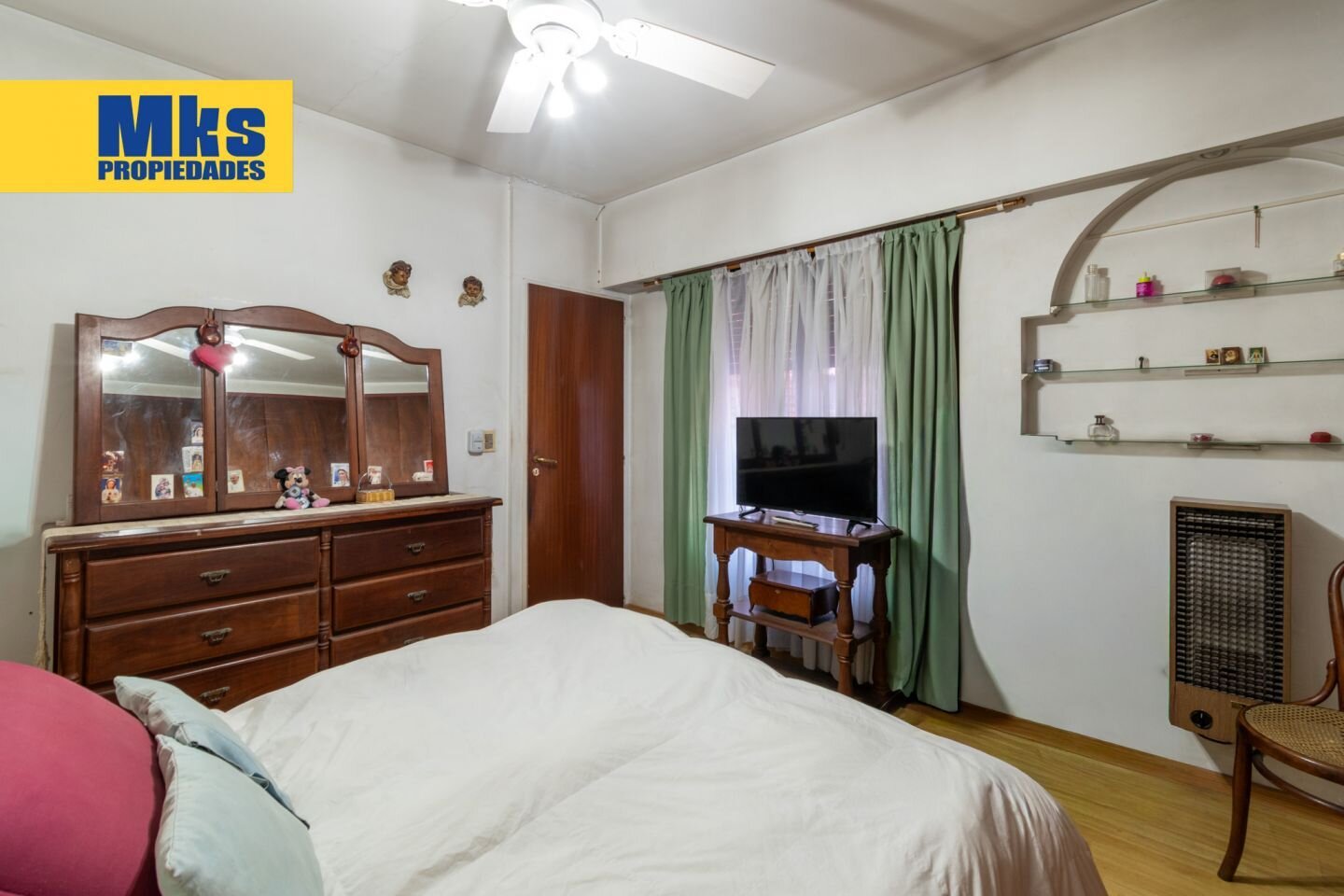 Venta. Casa en terreno propio. 4 ambientes. Quincho, patio y terraza. - 17