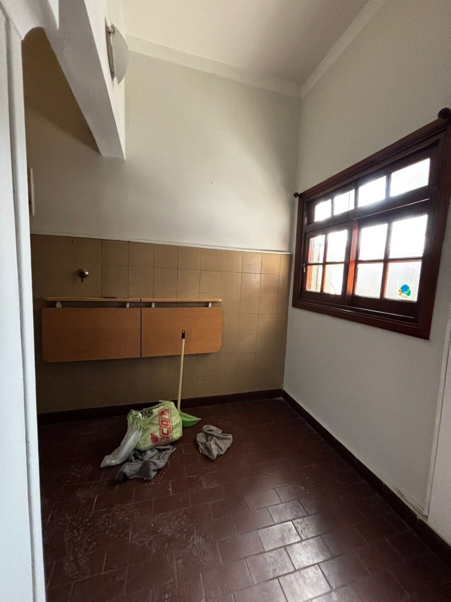 Oficina con 3 privados en el centro de Morón - 12