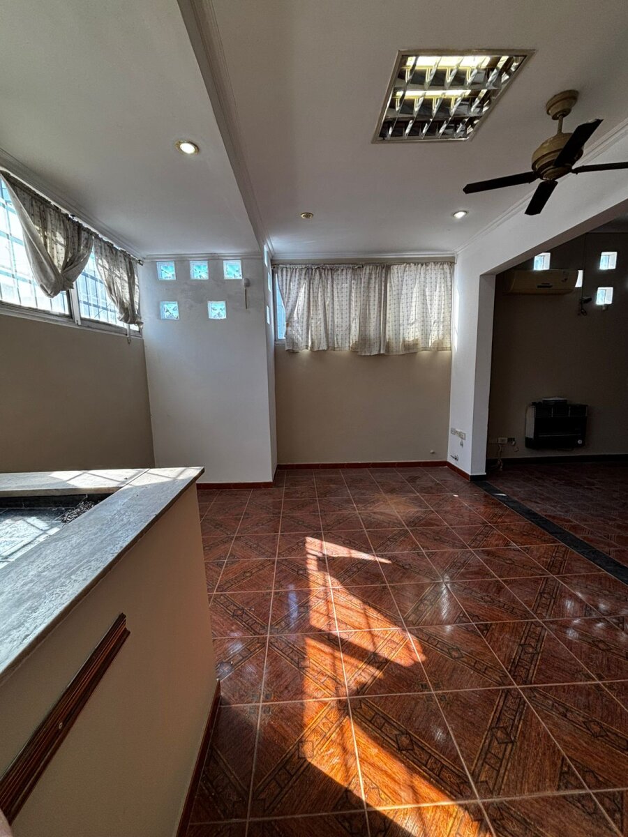 Oficina con 3 privados en el centro de Morón - 4