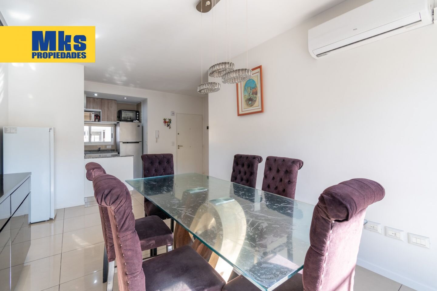 Venta. Semipiso. 3 ambientes. Cochera fija y cubiera.