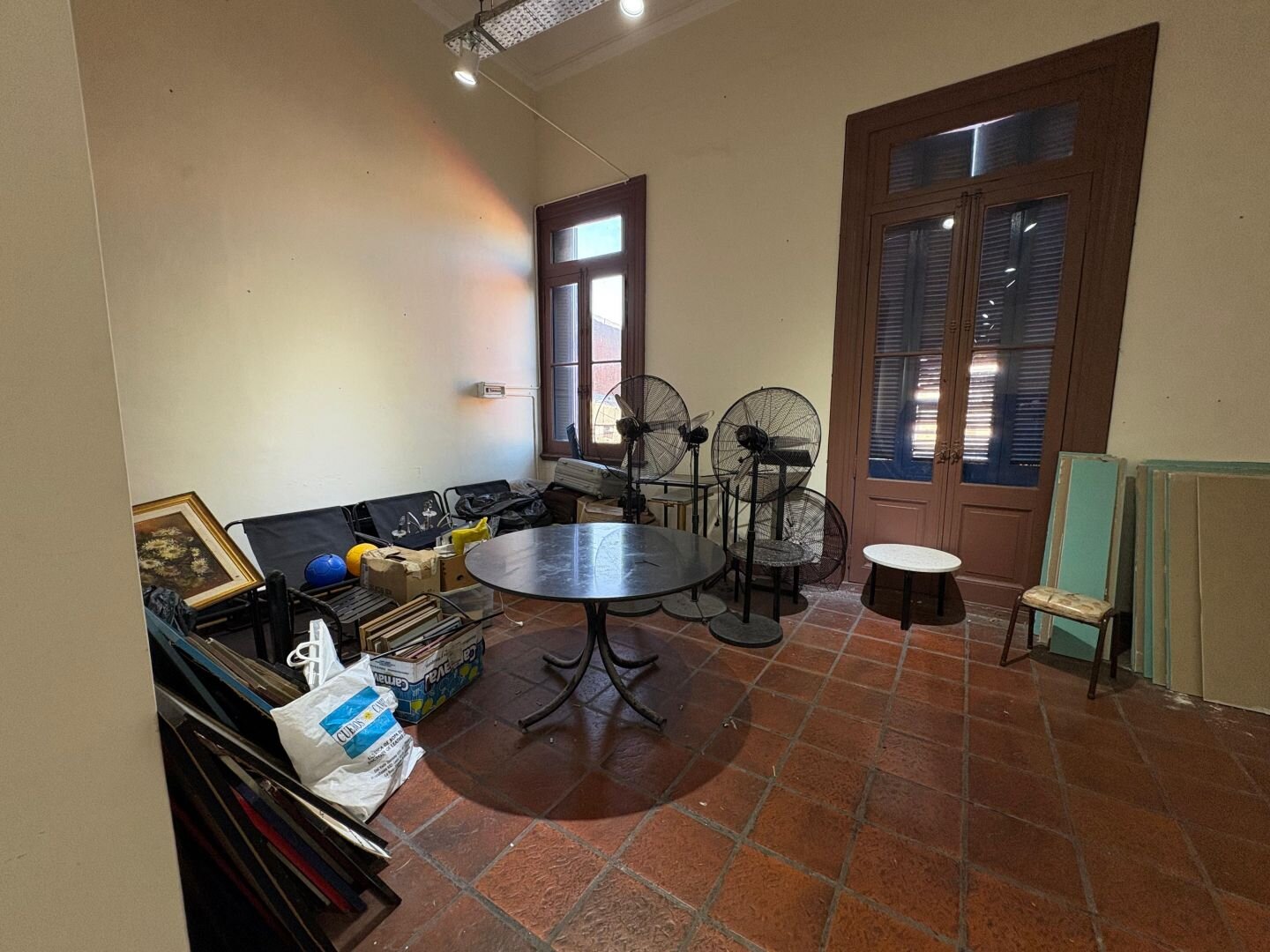 Local comercial en venta. CAMINITO. Primer piso. Dividido en dos plantas más. - 3