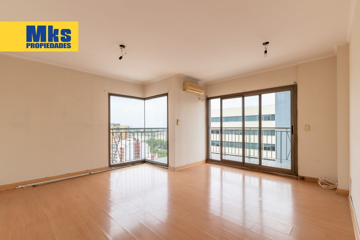 Torres Solares - 3 ambientes en venta. Piso alto con gran balcón. Piscina, SUM, Gimnasio, Canchas de Tenis.