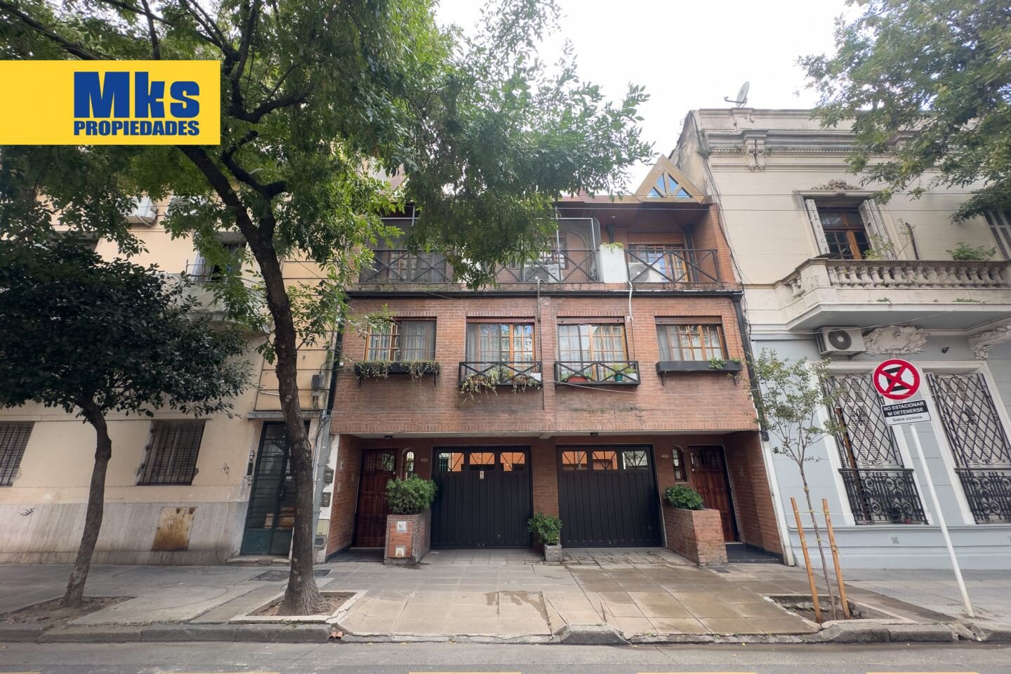 Venta Triplex. 4 ambientes.Barracas. Patio y cochera.