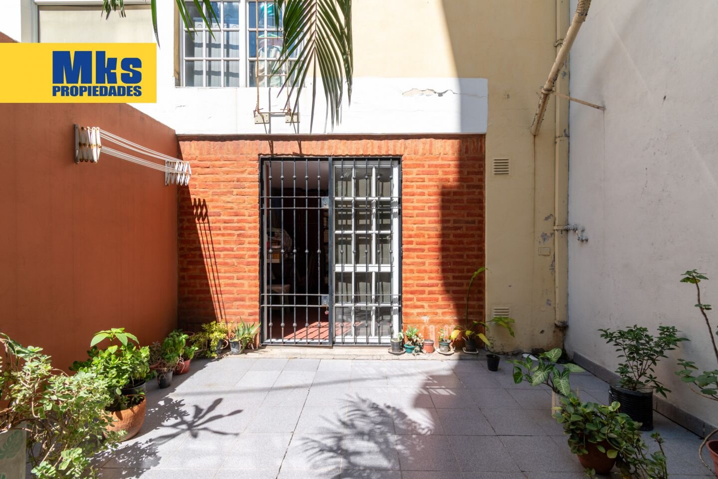 Venta Triplex. 4 ambientes.Barracas. Patio y cochera.