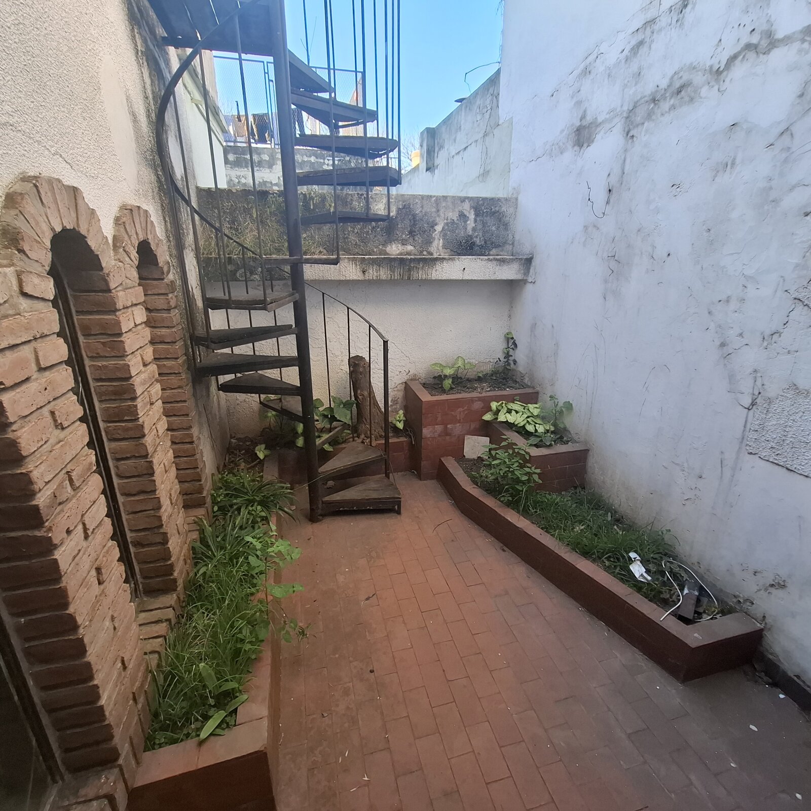 Excelente oportunidad Barrio parque Cerrito 2800 casa con departamento interno incluido — foto 6