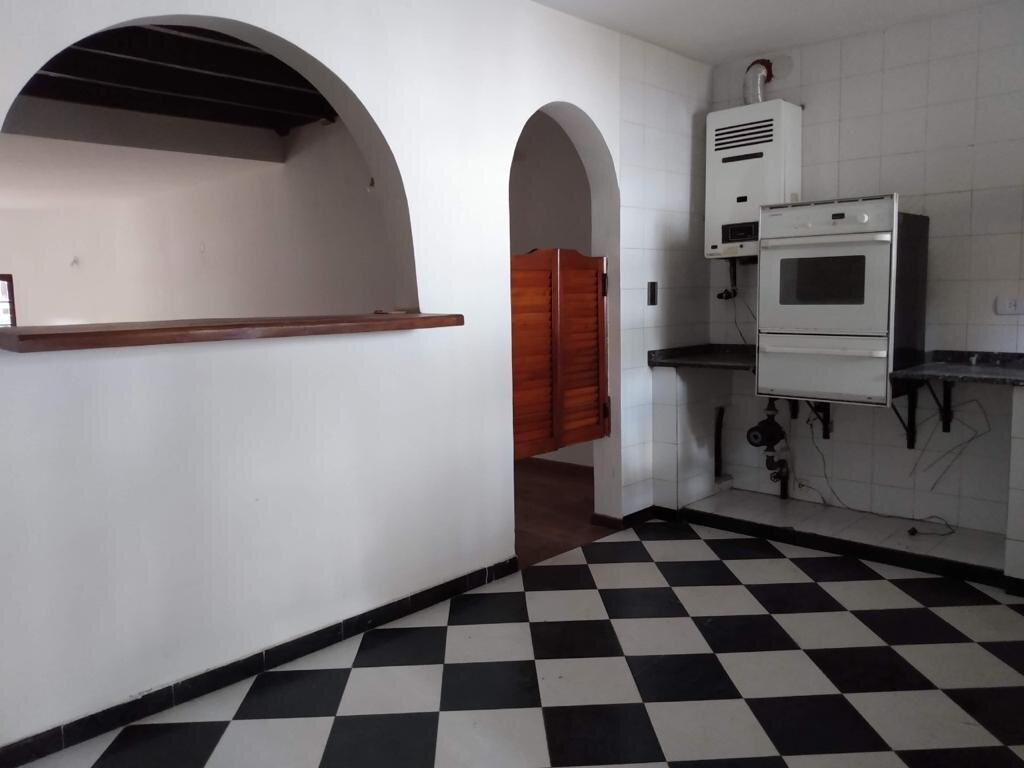 CASA EN VENTA EN ALBERDI ZONA JEFATURA - 7