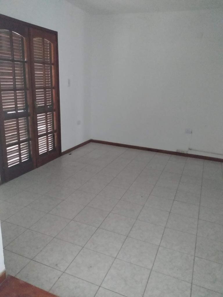 CASA EN VENTA EN ALBERDI ZONA JEFATURA - 8