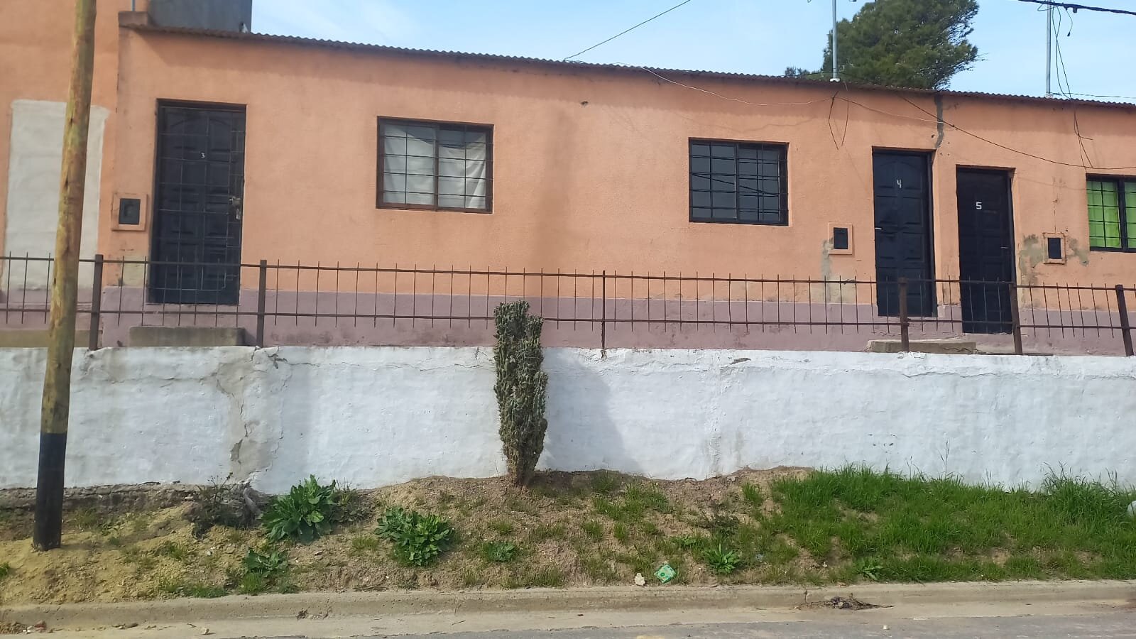 Venta - Conjunto de 3 casas de 1 dormitorio. - 1