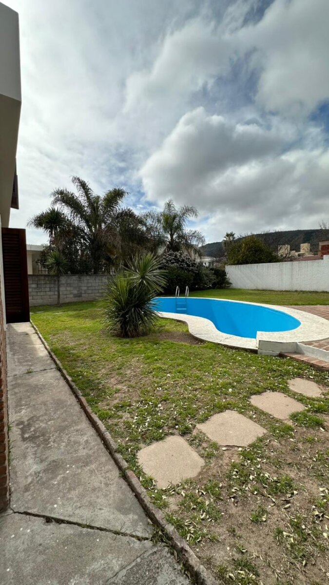 Carlos Paz magnifica casa 6 dormitorios pileta - Imagen 29