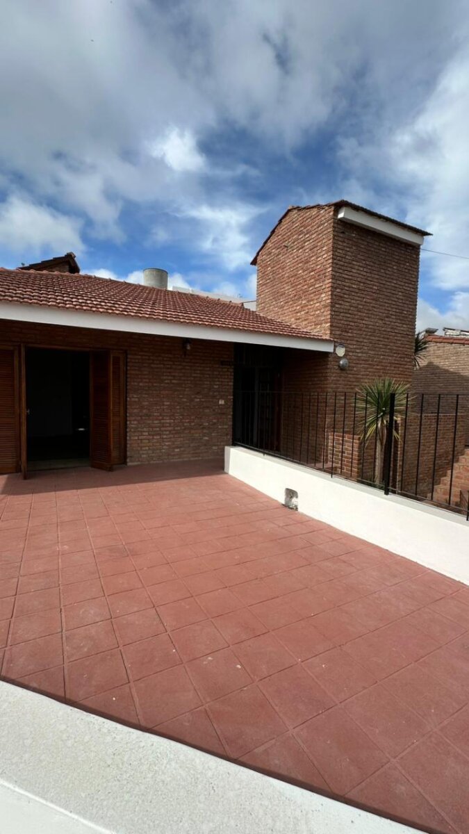 Carlos Paz magnifica casa 6 dormitorios pileta - Imagen 2