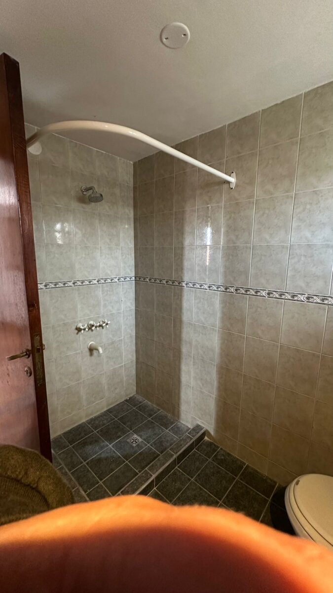 Carlos Paz magnifica casa 6 dormitorios pileta - Imagen 19