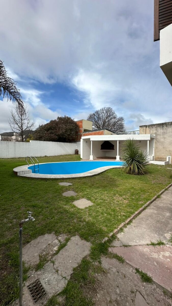 Carlos Paz magnifica casa 6 dormitorios pileta - Imagen 30